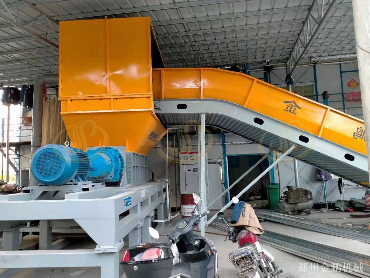 郑州金鹏粉碎打包带机器：废纺织与软料撕碎预处理方案